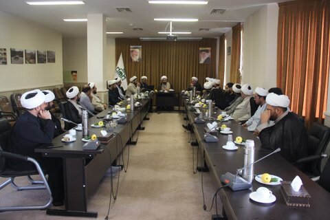 تصاویر / نشست مبلغین طرح امین شهر قزوین والبرز با مدیر حوزه علمیه استان قزوین