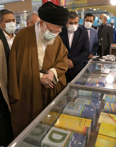 تصاویر/ بازدید رهبر انقلاب اسلامی از نمایشگاه کتاب تهران