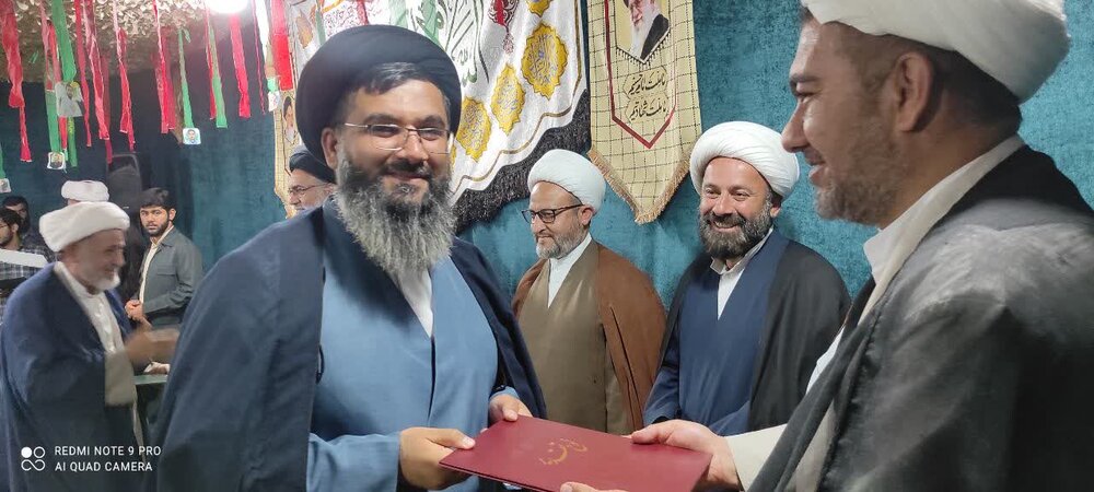 معلمان کار خدایی انجام می دهند