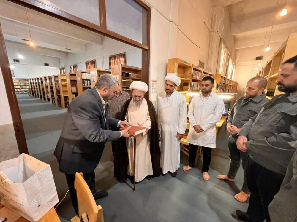 بازدید کارشناسان نسخ خطی «مکتبه العتبه العباسیه» از کتابخانه مؤسسه امام صادق(ع) بازدید کارشناسان نسخ خطی «مکتبه العتبه العباسیه» از کتابخانه مؤسسه امام صادق(ع)