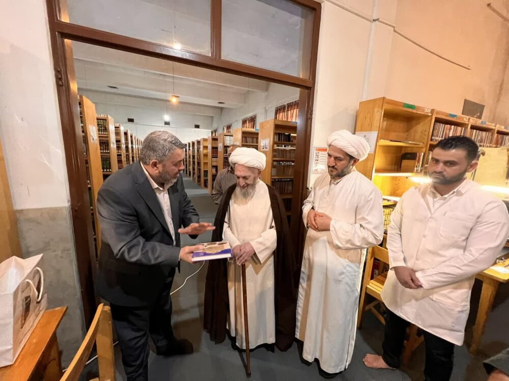 بازدید کارشناسان نسخ خطی «مکتبه العتبه العباسیه» از کتابخانه مؤسسه امام صادق(ع) بازدید کارشناسان نسخ خطی «مکتبه العتبه العباسیه» از کتابخانه مؤسسه امام صادق(ع)