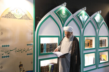 تصاویر / بازدید نماینده ولی فقیه در استان قزوین از  سی‌ و چهارمین نمایشگاه بین‌المللی کتاب تهران