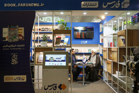 تصاویر / بازدید نماینده ولی فقیه در استان قزوین از  سی‌ و چهارمین نمایشگاه بین‌المللی کتاب تهران