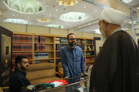 تصاویر / بازدید نماینده ولی فقیه در استان قزوین از  سی‌ و چهارمین نمایشگاه بین‌المللی کتاب تهران