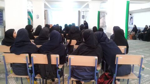 بازدید دانش آموزان لرستانی از مدارس علمیه خرم آباد