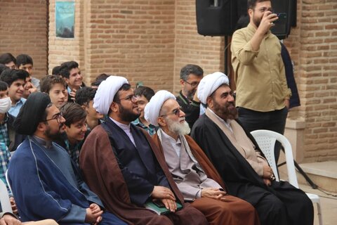 تصاویر / مراسم جشن عبادت دانش آموزان مدارس ناحیه دو آموزش وپرورش