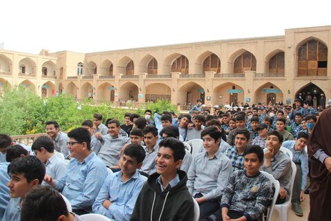 تصاویر / مراسم جشن عبادت دانش آموزان مدارس ناحیه دو آموزش وپرورش