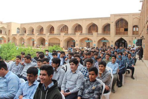 تصاویر / مراسم جشن عبادت دانش آموزان مدارس ناحیه دو آموزش وپرورش