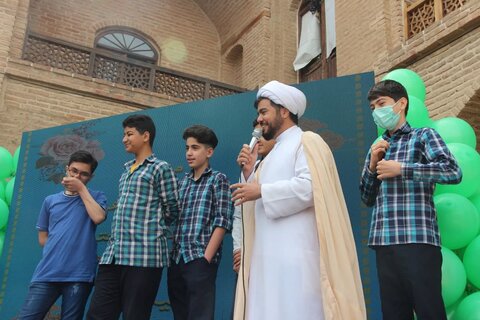 تصاویر / مراسم جشن عبادت دانش آموزان مدارس ناحیه دو آموزش وپرورش