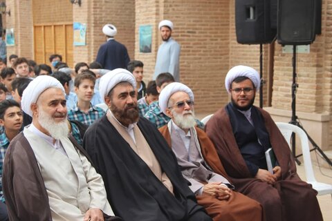 تصاویر / مراسم جشن عبادت دانش آموزان مدارس ناحیه دو آموزش وپرورش