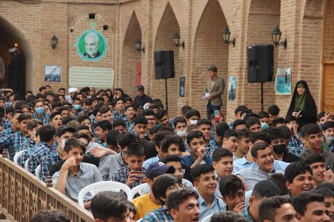 تصاویر / مراسم جشن عبادت دانش آموزان مدارس ناحیه دو آموزش وپرورش