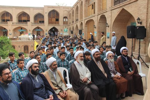 تصاویر / مراسم جشن عبادت دانش آموزان مدارس ناحیه دو آموزش وپرورش