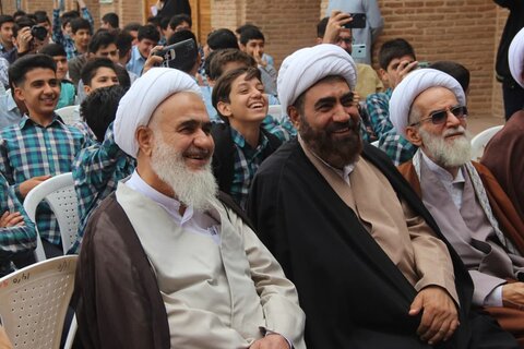 تصاویر / مراسم جشن عبادت دانش آموزان مدارس ناحیه دو آموزش وپرورش