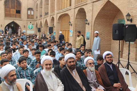 تصاویر / مراسم جشن عبادت دانش آموزان مدارس ناحیه دو آموزش وپرورش