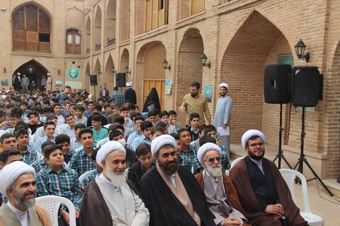 تصاویر / مراسم جشن عبادت دانش آموزان مدارس ناحیه دو آموزش وپرورش
