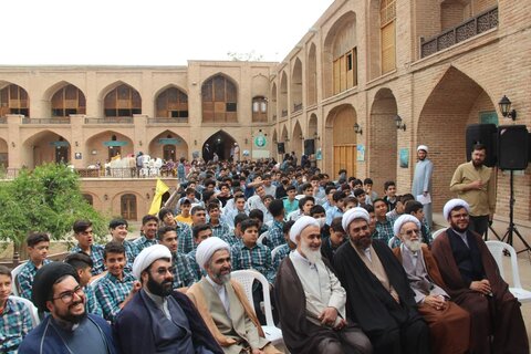 تصاویر / مراسم جشن عبادت دانش آموزان مدارس ناحیه دو آموزش وپرورش
