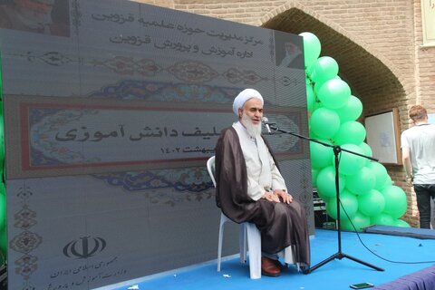 تصاویر / مراسم جشن عبادت دانش آموزان مدارس ناحیه دو آموزش وپرورش