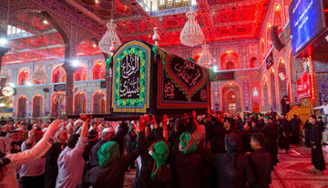 تصاویر/ سیاه‌پوشی حرم مطهر امام حسین(ع) در سالروز شهادت رئیس مذهب