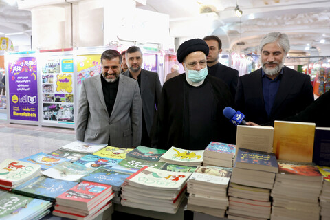 تصاویر/ بازدید رئیس جمهور از سی و چهارمین نمایشگاه بین المللی کتاب تهران