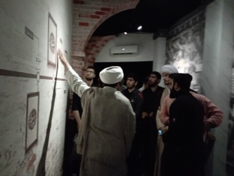 تصاویر/ بازدید طلاب مدرسه علمیه امام خمینی (ره) از نمایشگاه جامعه پرداز در قم