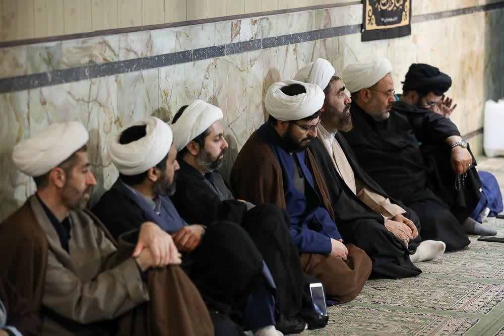 عفت از ثمرات و میوه های کرامت است