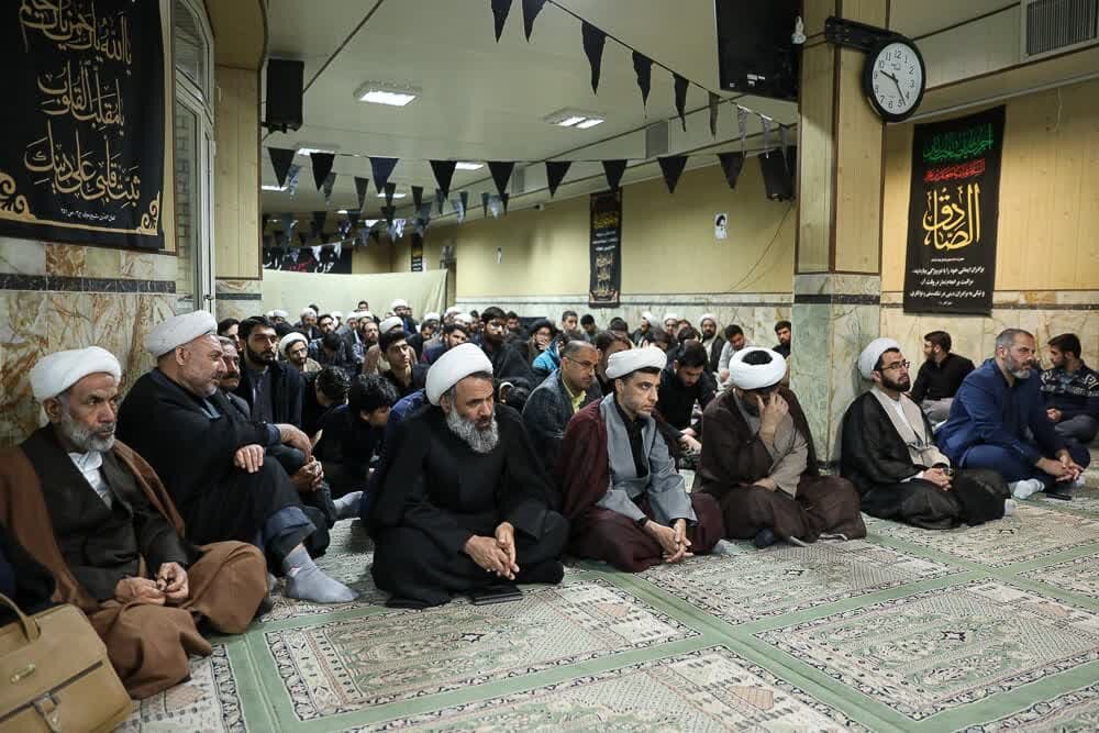 عفت از ثمرات و میوه های کرامت است