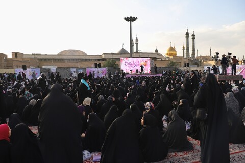 تصاویر/ گردهمایی دختران دانشجو در حرم حضرت معصومه (س)