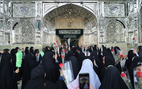 تصاویر/ گردهمایی دختران دانشجو در حرم حضرت معصومه (س)