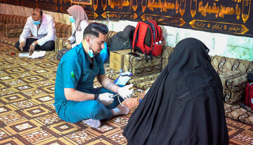 درمان بیماران نیازمند کربلا در منزل با حمایت حرم امام حسین(ع)