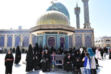 اجرای شادیانه «من یک دخترم» در راوند