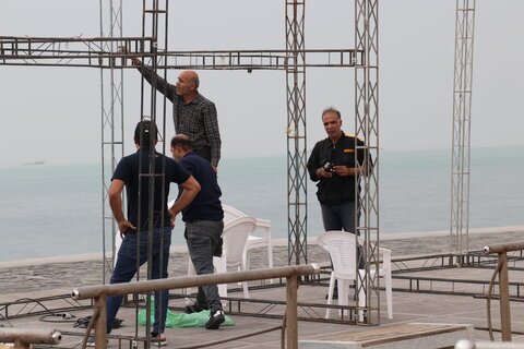آماده سازی غرفه های میلاد حضرت معصومه س در ساحل بوشهر