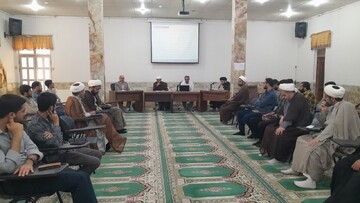 تصاویر/ برگزاری کرسی آزاداندیشی در مدرسه علمیه بوشهر