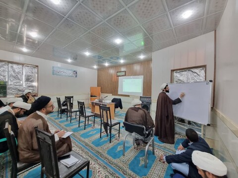 تصاویر/ برگزاری دوره روش تحقیق ویژه اساتید خوزستانی