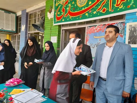 تصاویر جشن روز دختر در یکی از مدارس خرم آباد