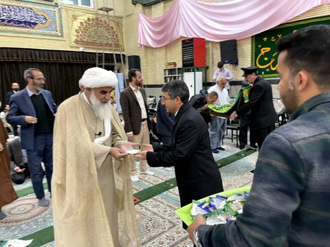تصاویر/ حضور خادمین و حاملین پرچم متبرک حرم مطهر رضوی در مسجد جنرال ارومیه