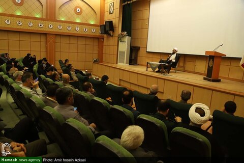 بالصور/ إقامة جلسة درس الأخلاق في الإعلام من قبل إمام جمعة همدان