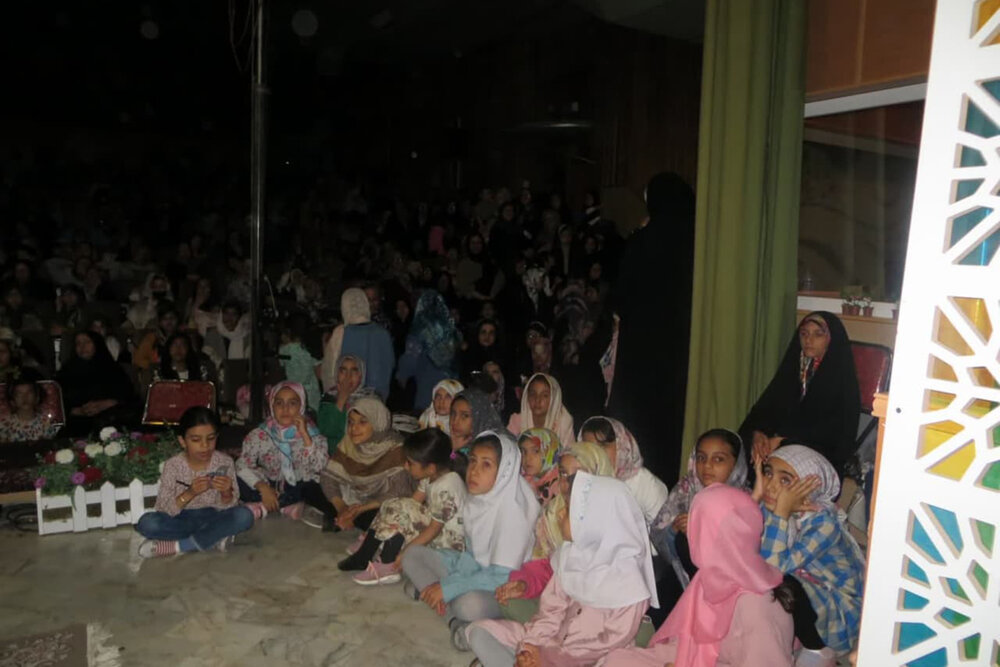 برگزاری جشن روز دختر به همت بانوان طلبه اردکانی+عکس