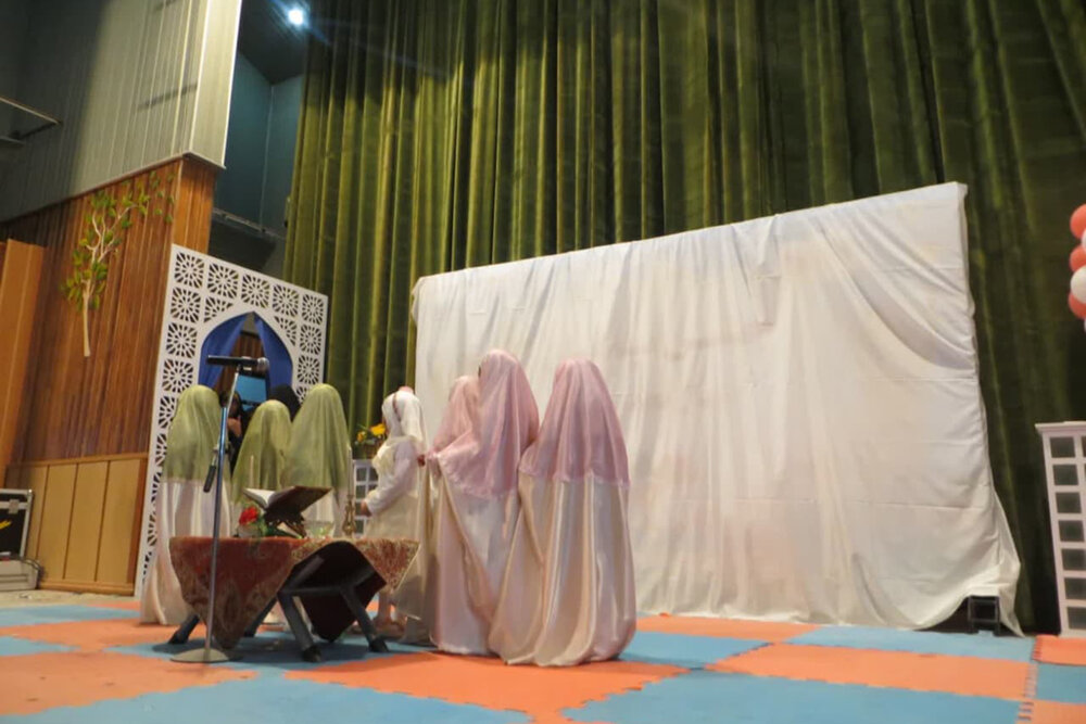 برگزاری جشن روز دختر به همت بانوان طلبه اردکانی+عکس