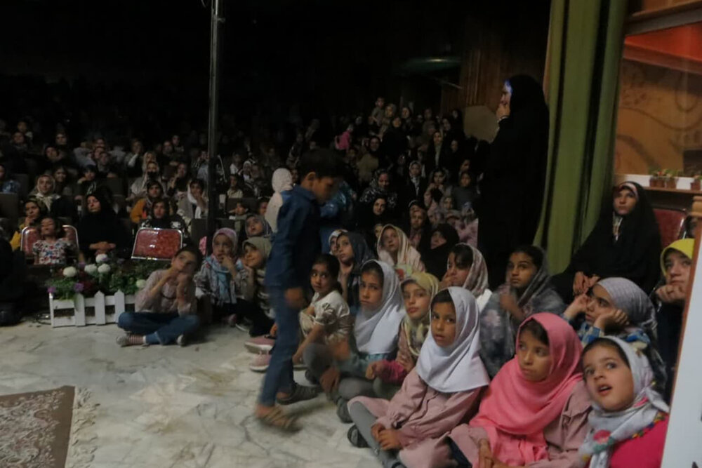 برگزاری جشن روز دختر به همت بانوان طلبه اردکانی+عکس