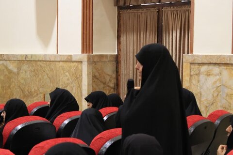 تصاویر/ کرسی آزاد اندیشی با موضوع حجاب در مدرسه علمیه امام خمینی (ره) گرگان