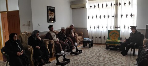 تصاویر/ تجلیل خادمان حرم رضوی از خانواده امام جمعه سابق پیرانشهر