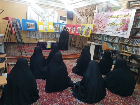 برپایی نمایشگاه عکس شهدای سوم خرداد در مدرسه علمیه فاطمه معصومه (س) اهواز