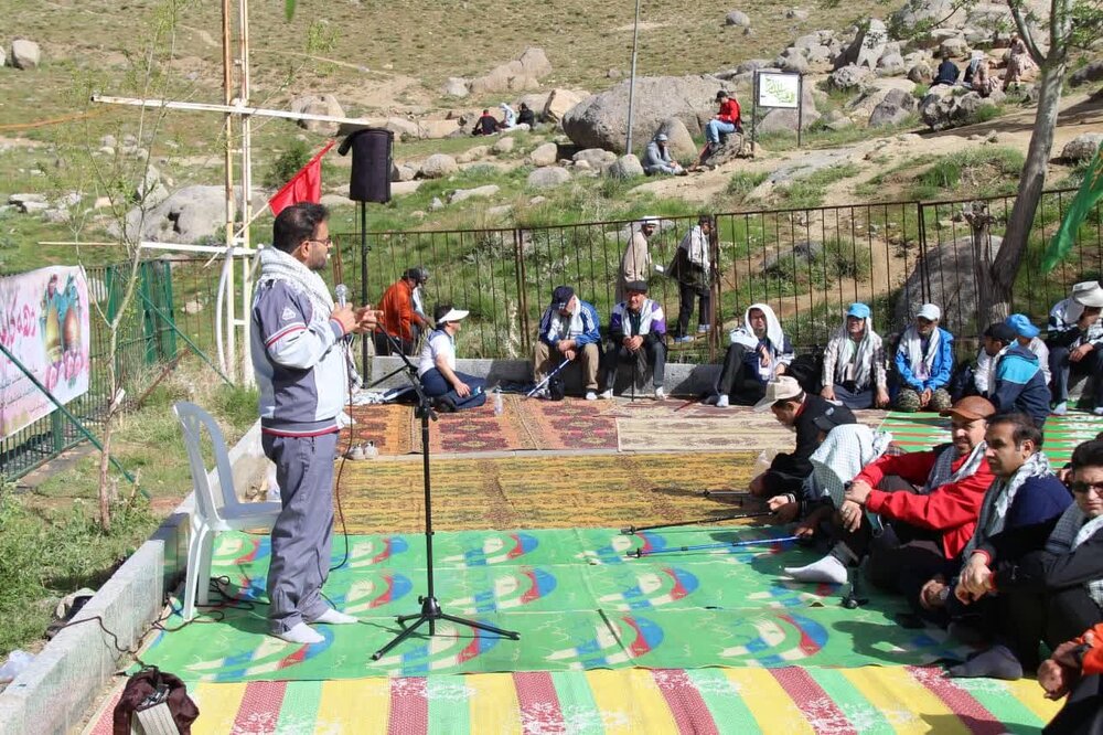 صعود ۸۰۰ نفر از اساتید بسیجی استان همدان به ارتفاعات الوند