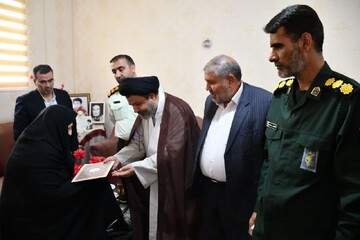 تصاویر/ دیدار مسئولین شهرستان ماکو با خانواده شهدا