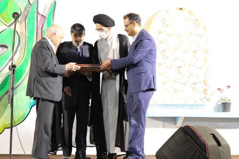 تصاویر/ بزرگداشت مقام امامزادگان و تجلیل خادمان منطقه کاشان با آه و آهو درکاشان