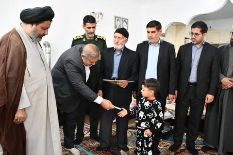 تصاویر/ دیدار مسئولین شهرستان ماکو با خانواده شهدا