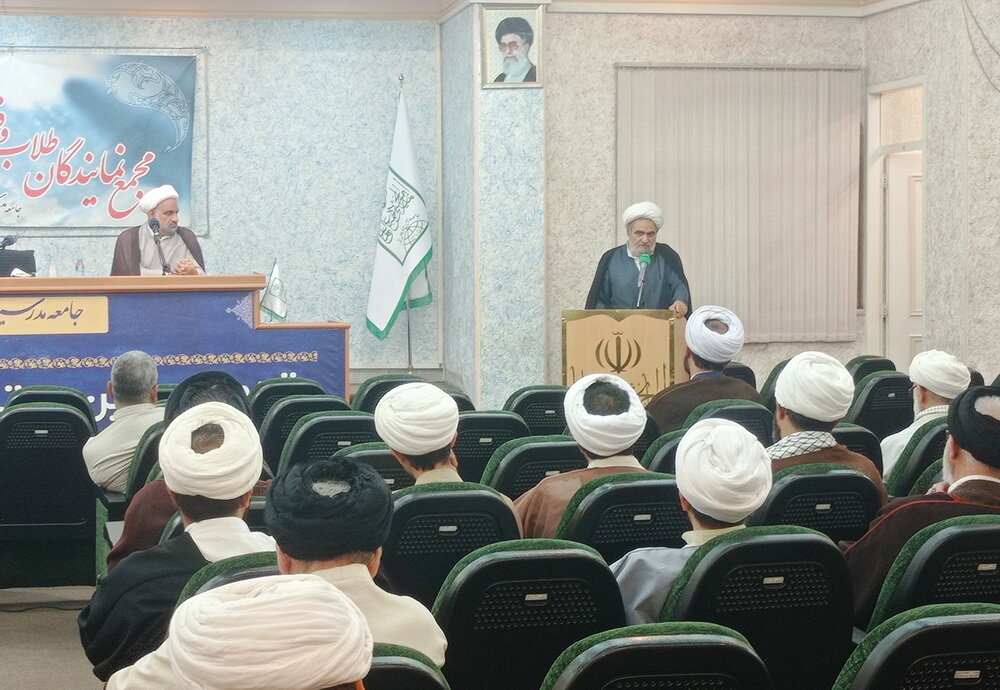 استاد نجم الدین طبسی مطرح کرد: انتقاد از مسئولین؛ گلایه از روحانیون