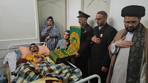 تصاویر/ دیدار خادمان امام رئوف با خانواده دو معلول جسمی