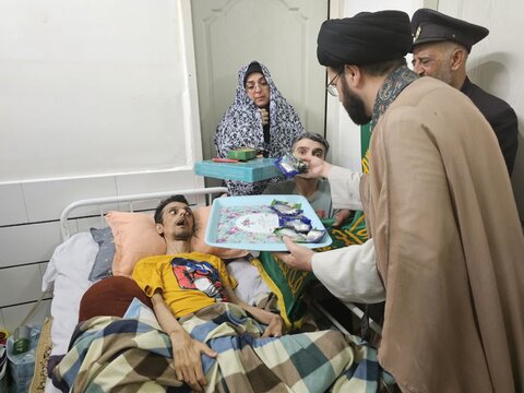 تصاویر/ دیدار خادمان امام رئوف با خانواده دو معلول جسمی