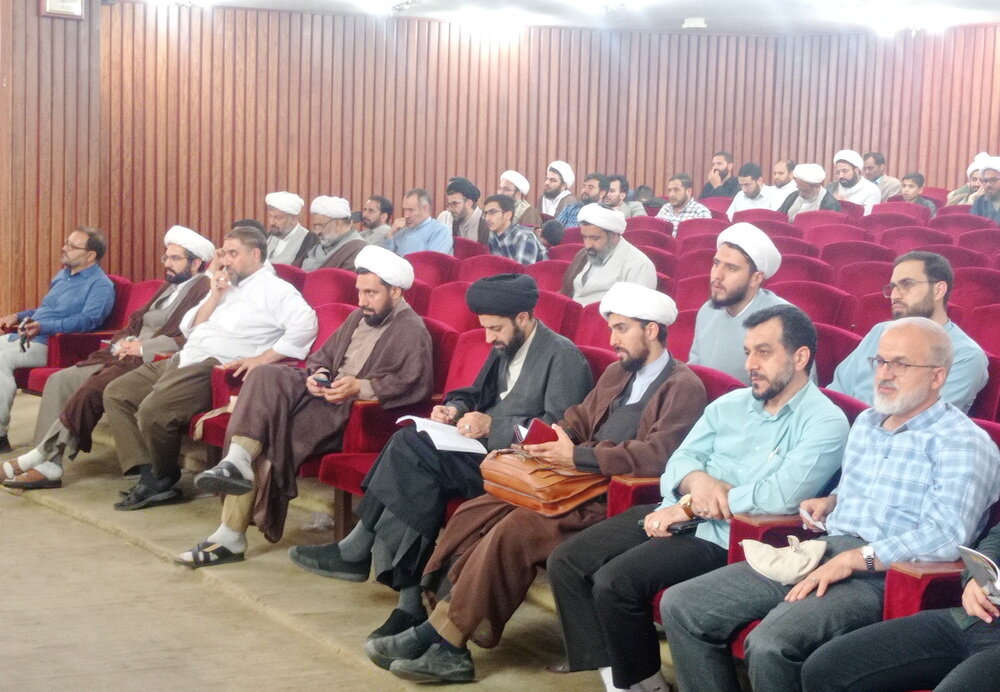 پاسخ سه نماینده مردم قزوین به سوالات طلاب حوزه علمیه قم